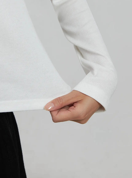 round-ribbed-long-sleeve-top-ij508