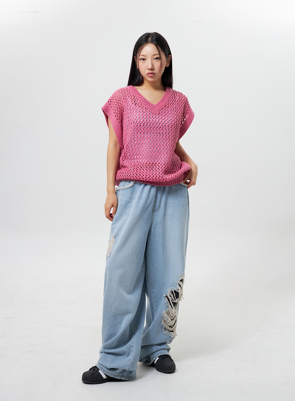 Oversized Ripped Jeans CY324 in light blue, full-body front on model, standing straight, wide-leg destroyed denim with banded waist, paired with pink mesh knit vest.