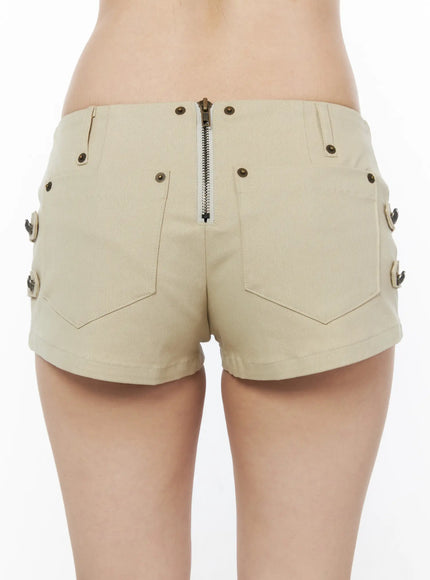 buttoned-buckle-detail-shorts-iu515