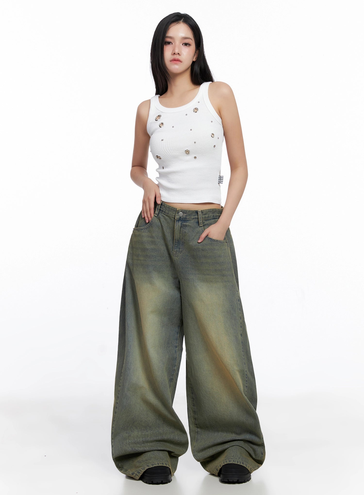 ribbed-eyelet-slim-fit-tank-top-is525