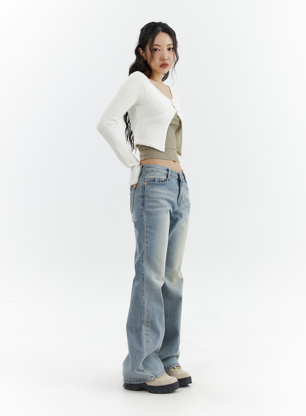 low-waist-cargo-flare-jeans-cj423