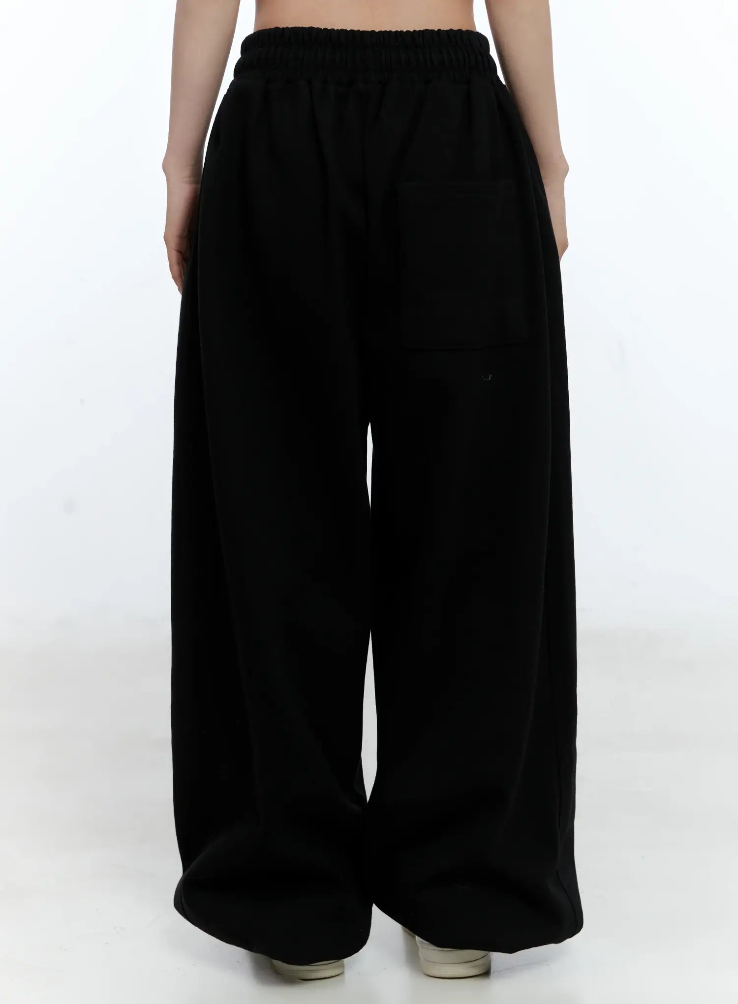 wide-leg-relaxed-fit-track-pants-cl530