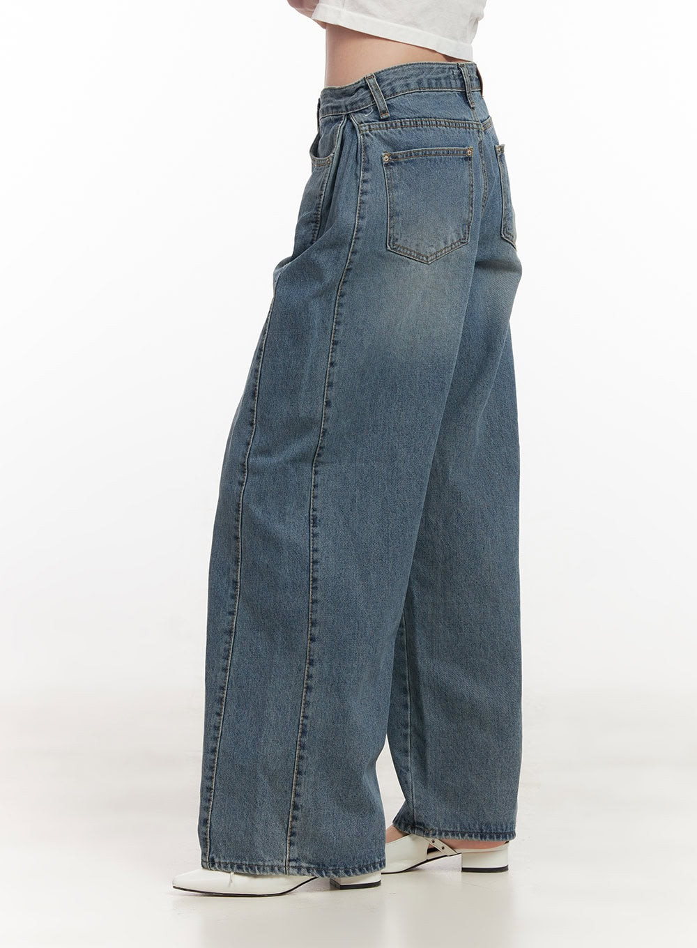 Andrea Wide-Leg Jeans CF514 in blue, side product shot on model, washed denim wide leg silhouette, back pocket and side seam visible, white crop top and mules.