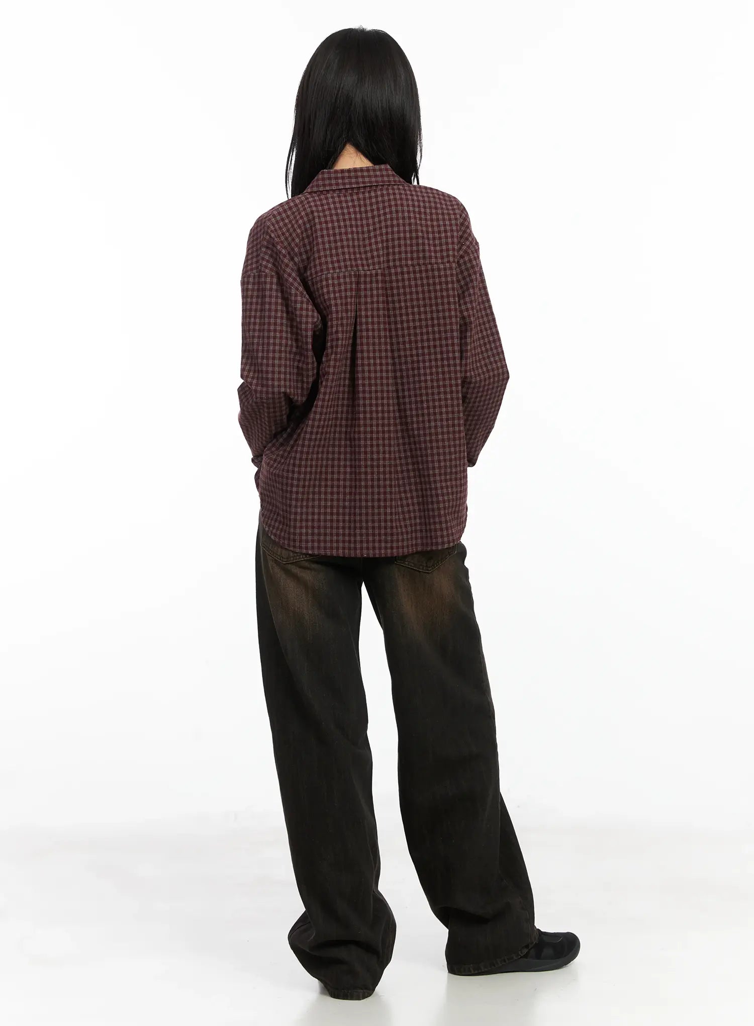 Winnie Brown Baggy Jeans CD502 in Black, back full-body on model styled with plaid shirt, wide-leg hem pooling at floor, relaxed baggy silhouette visible.