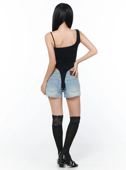 distressed-denim-shorts-cy512