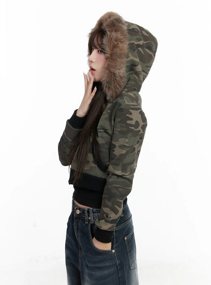 camo-faux-fur-crop-zip-up-hoodie-co521