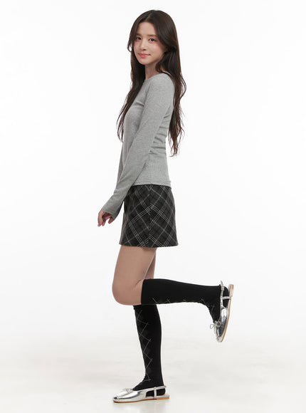 essential-slim-fit-long-sleeve-top-ij510