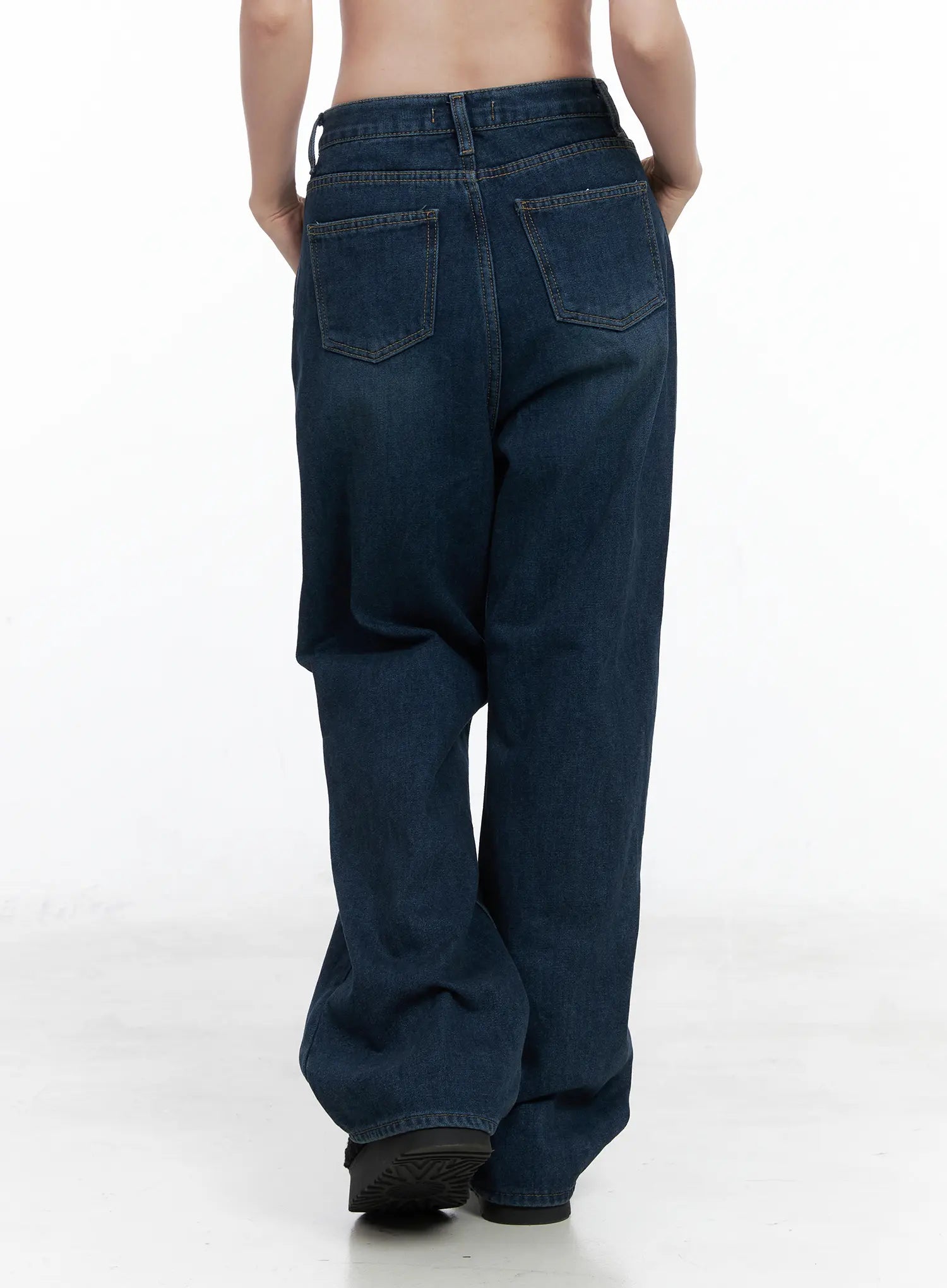 Jordan Velvet Fleece Wide Jeans CN518 in blue, back view on model, showing two back patch pockets with contrast stitching, wide-fit washed denim, long floor-grazing length.