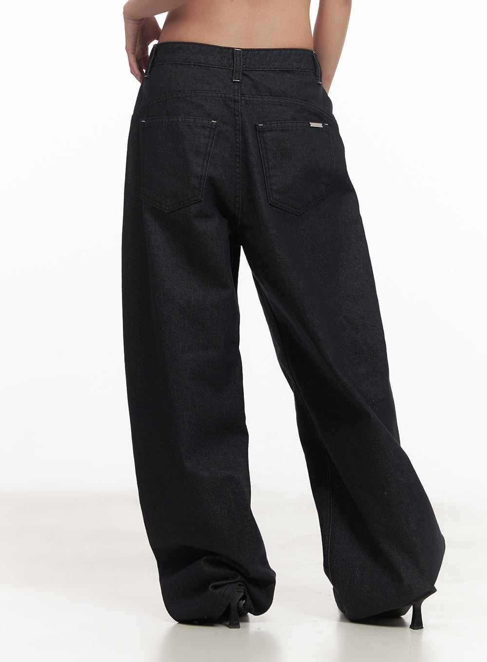 Julianna Baggy Jeans CM505 in black denim, back full-body on model, wide-leg hem pooling at floor, dual back pockets with silver tab, relaxed cotton denim silhouette.