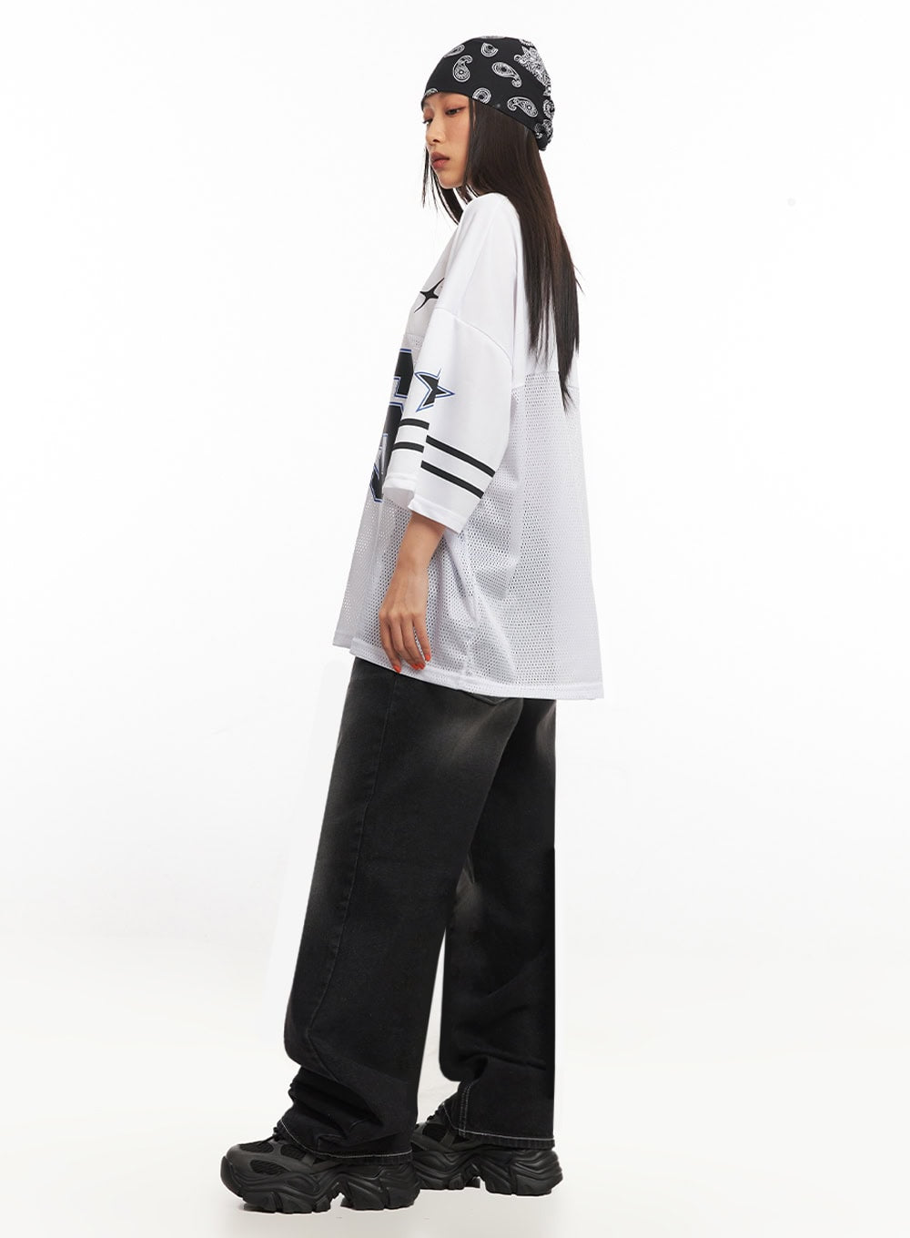Alexis Stitched Wide-Leg Jeans IA504 in washed black, side full-length view on model, wide-fit cotton denim with contrast stitch seam visible along leg, relaxed street silhouette.