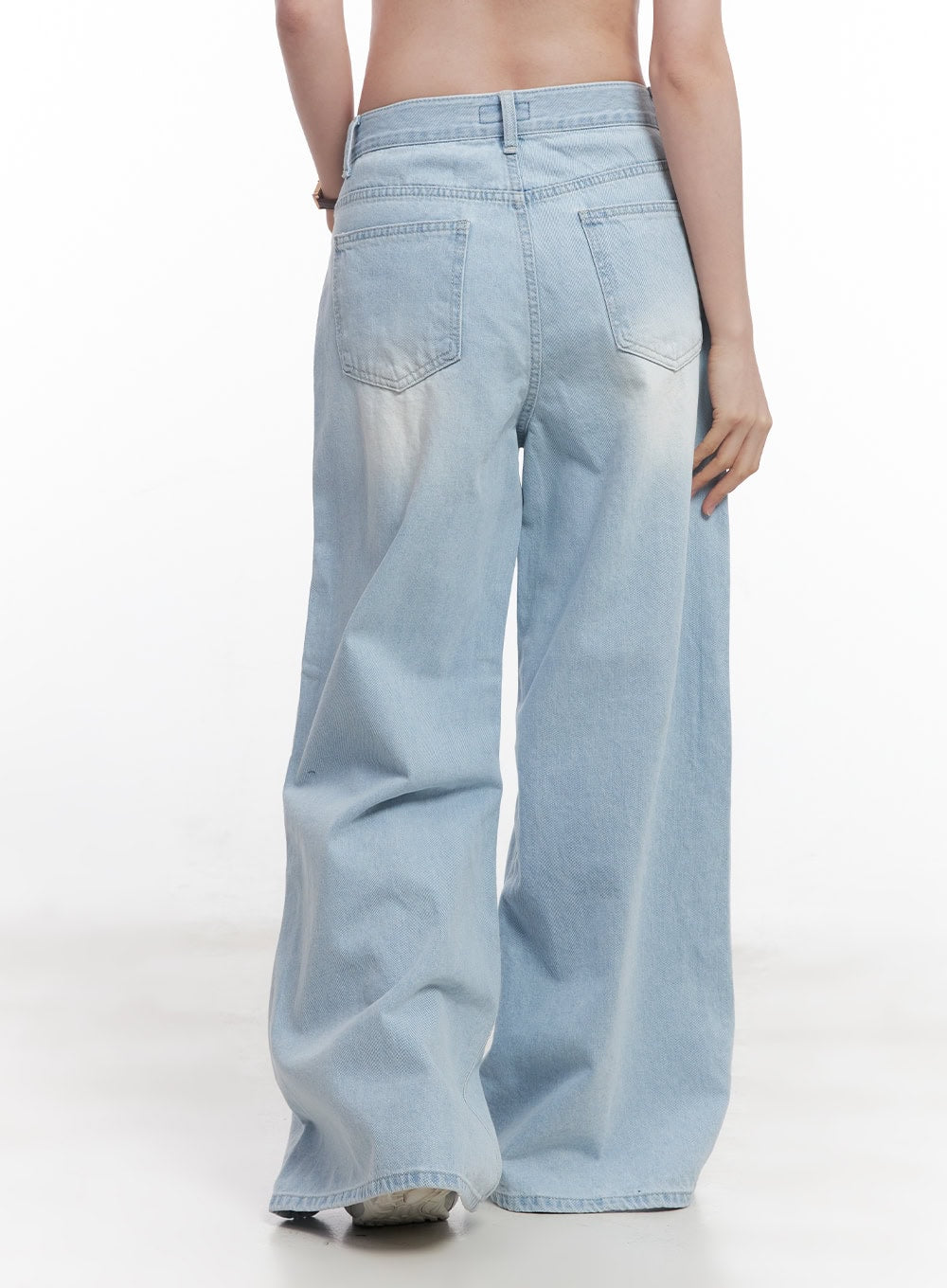 Judie Washed Wide-Leg Jeans CY519 in light blue, back close-up waist-to-hem shot on model, showing dual back pockets, washed denim finish, and extra-wide leg drape.