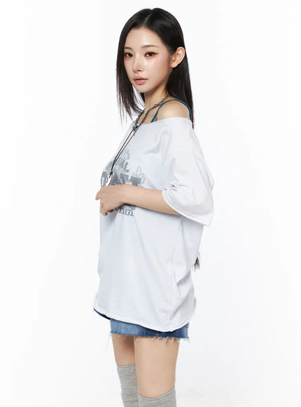oversized-off-shoulder-graphic-tee-cu511