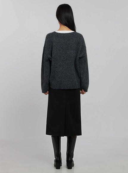 oversized-v-neck-knit-top-ij508