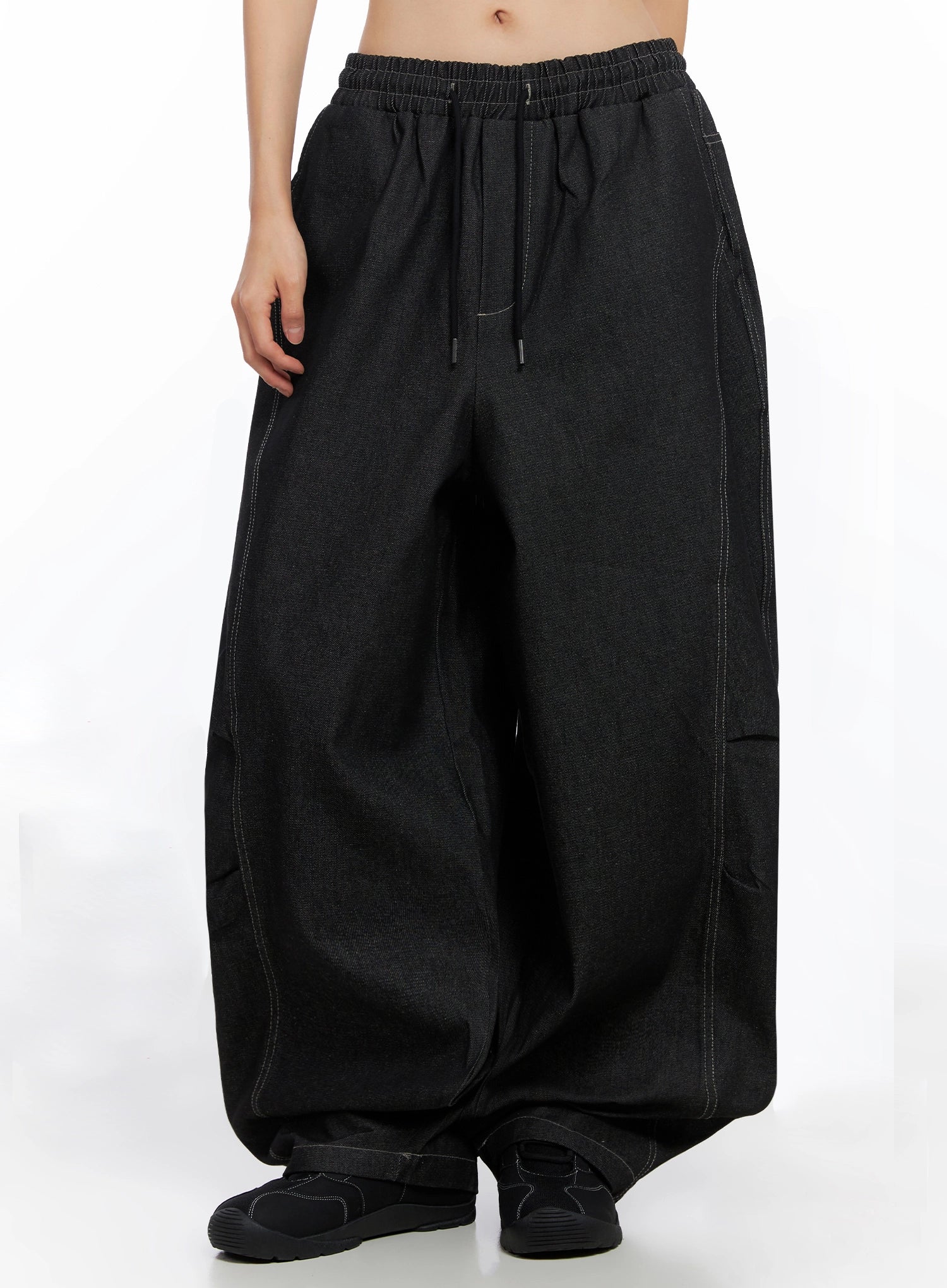Ayra Graphic Baggy Jeans IO516 in Black, front mid-shot on model, balloon wide-leg silhouette with elastic banded drawstring waist, contrast topstitching on cotton denim.