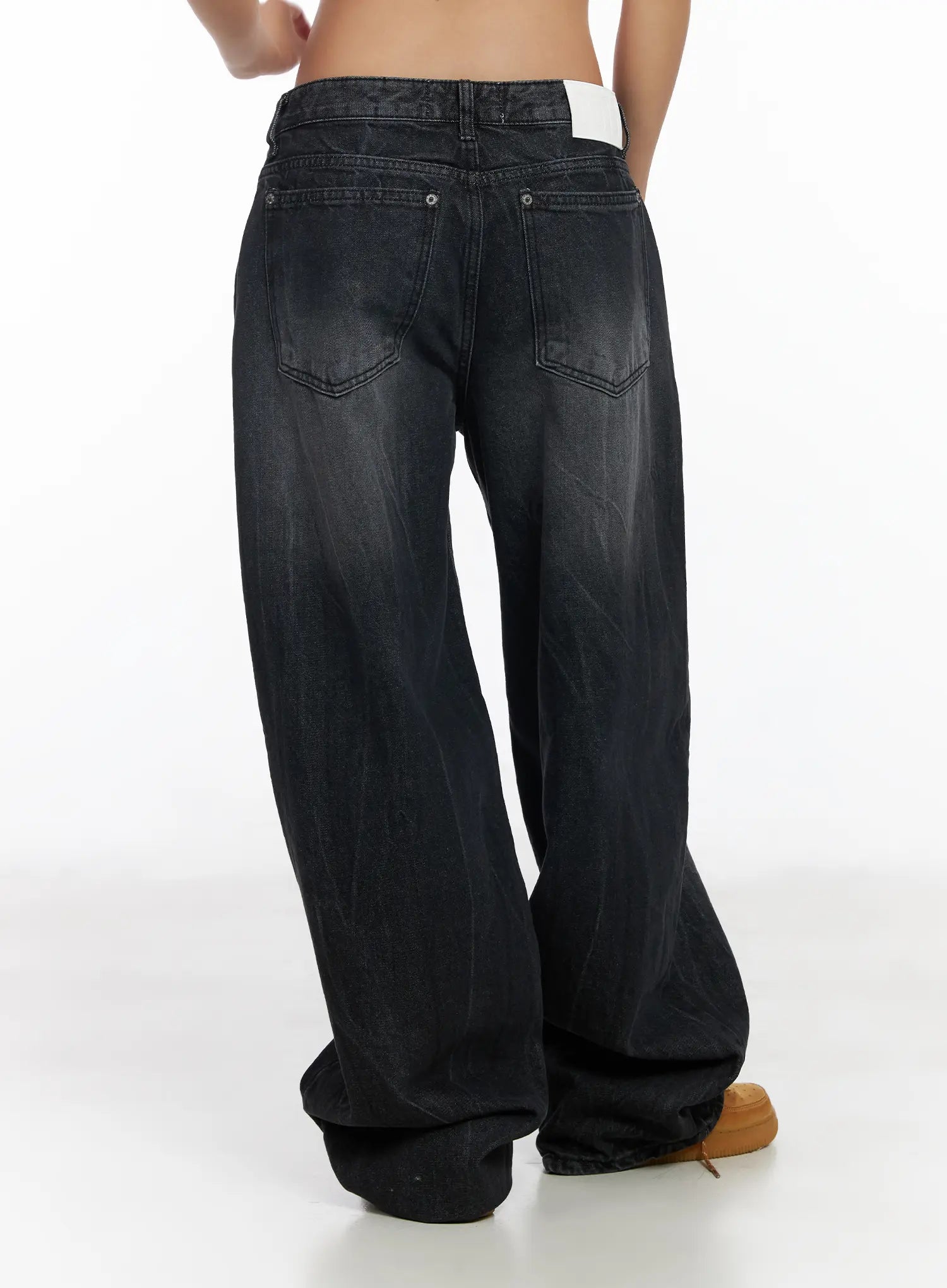 zoraya-washed-low-rise-baggy-jeans-cm520