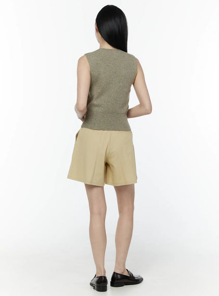 v-neck-ribbed-knit-vest-iu505