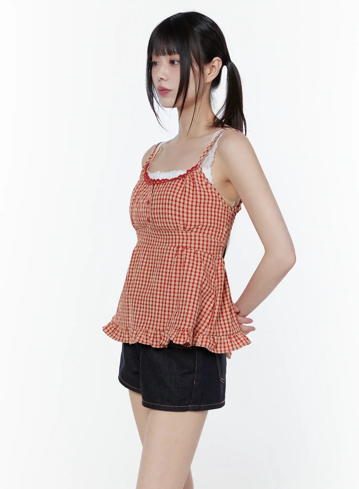 gingham-buttoned-sleeveless-top-cu508