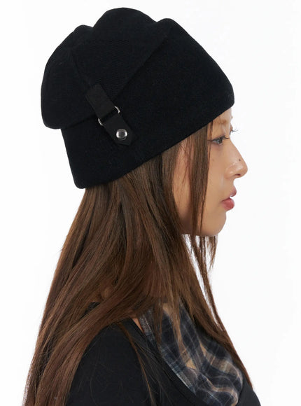 black-strap-beanie-in528