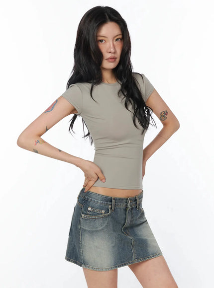 slim-fit-round-neck-basic-top-iu509