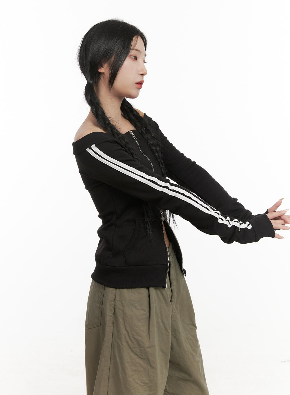 off-shoulder-zip-up-long-sleeve-top-cd410