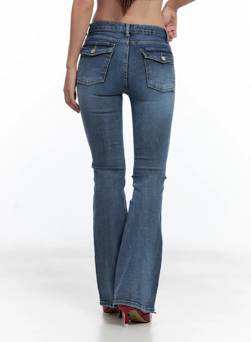 Beni Washed Flared Denim Jeans CL508 in dark blue, back view on model torso-down, dual flap pockets with round button hardware, washed finish, flared leg opening.