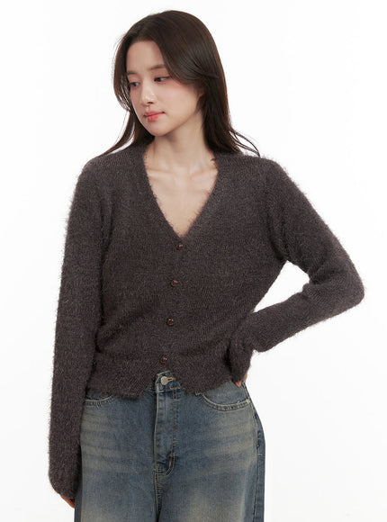 fuzzy-v-neck-buttoned-crop-cardigan-ij510