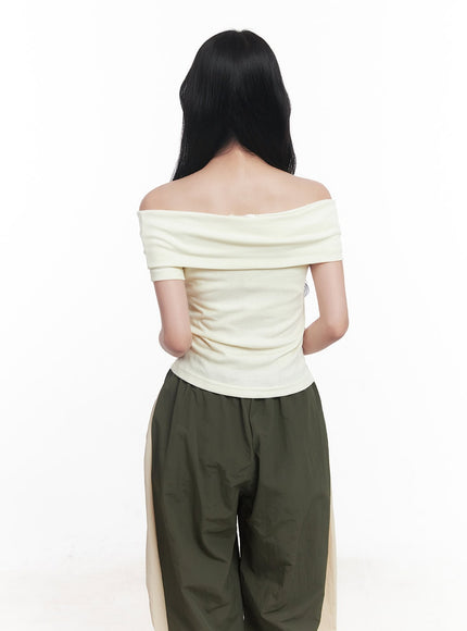 buttoned-slit-off-shoulder-crop-top-cy526