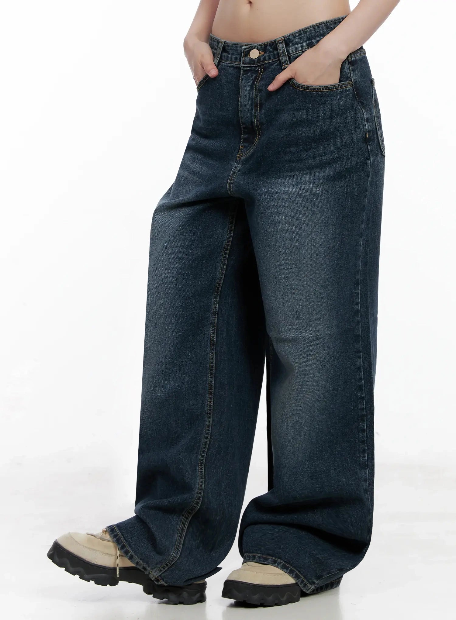 Mashiro Vintage-Wash Wide Jeans IL531 in dark blue, side-angle lower-body view on model with hand in pocket, highlighting wide-leg volume, side seam stitching, and vintage-wash gradient on cotton denim.
