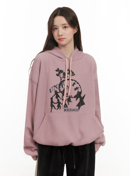 cozy-waffle-knit-graphic-hoodie-ij510