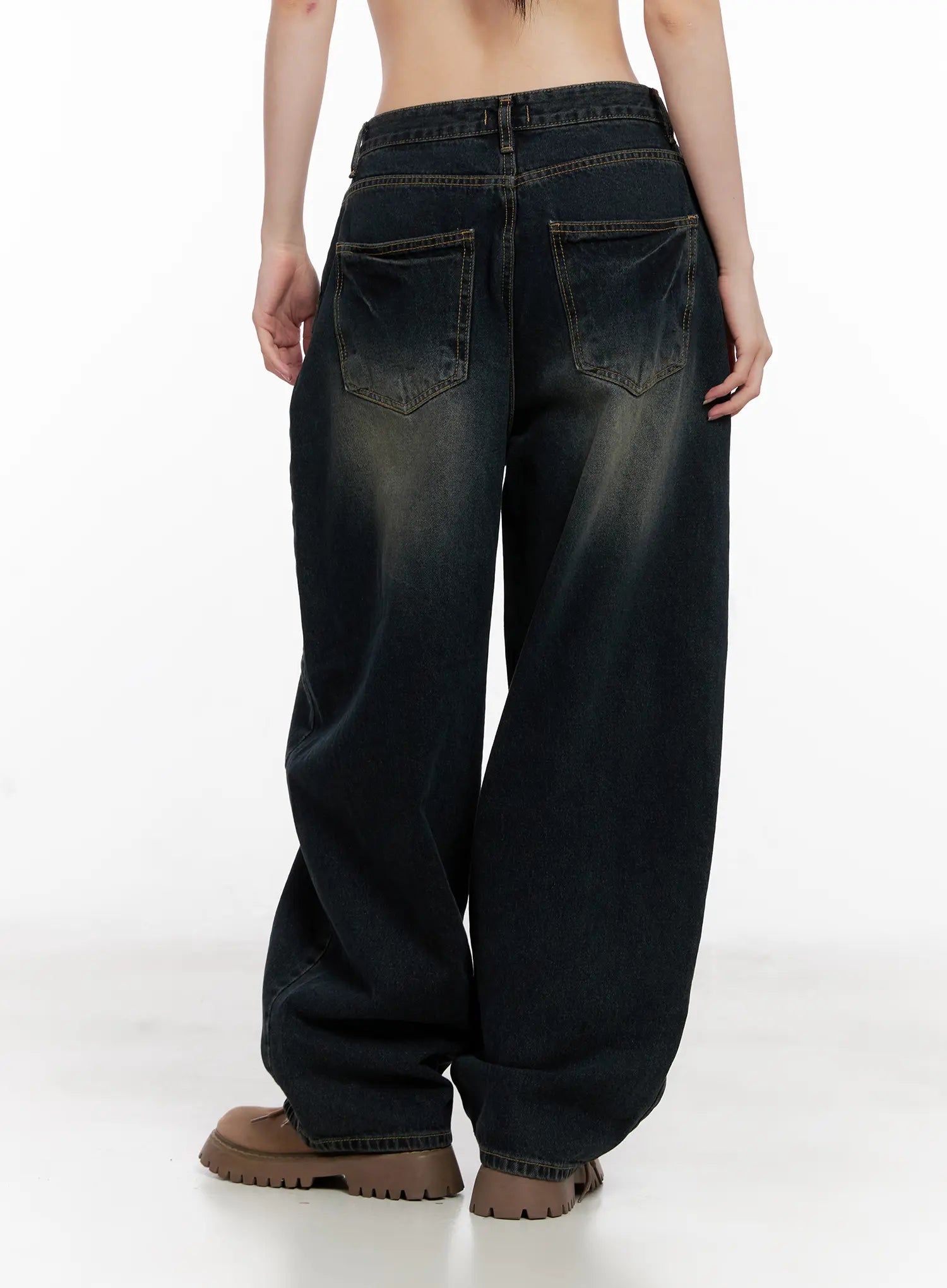 Hyer Washed Wide-Leg Jeans CG522 in dark blue, back crop view on model, dual back patch pockets with topstitching, vintage washed dark denim with faded highlights, wide pooling hem over boots.