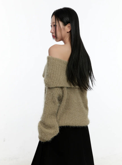 loose-fit-off-shoulder-knit-sweater-cn505