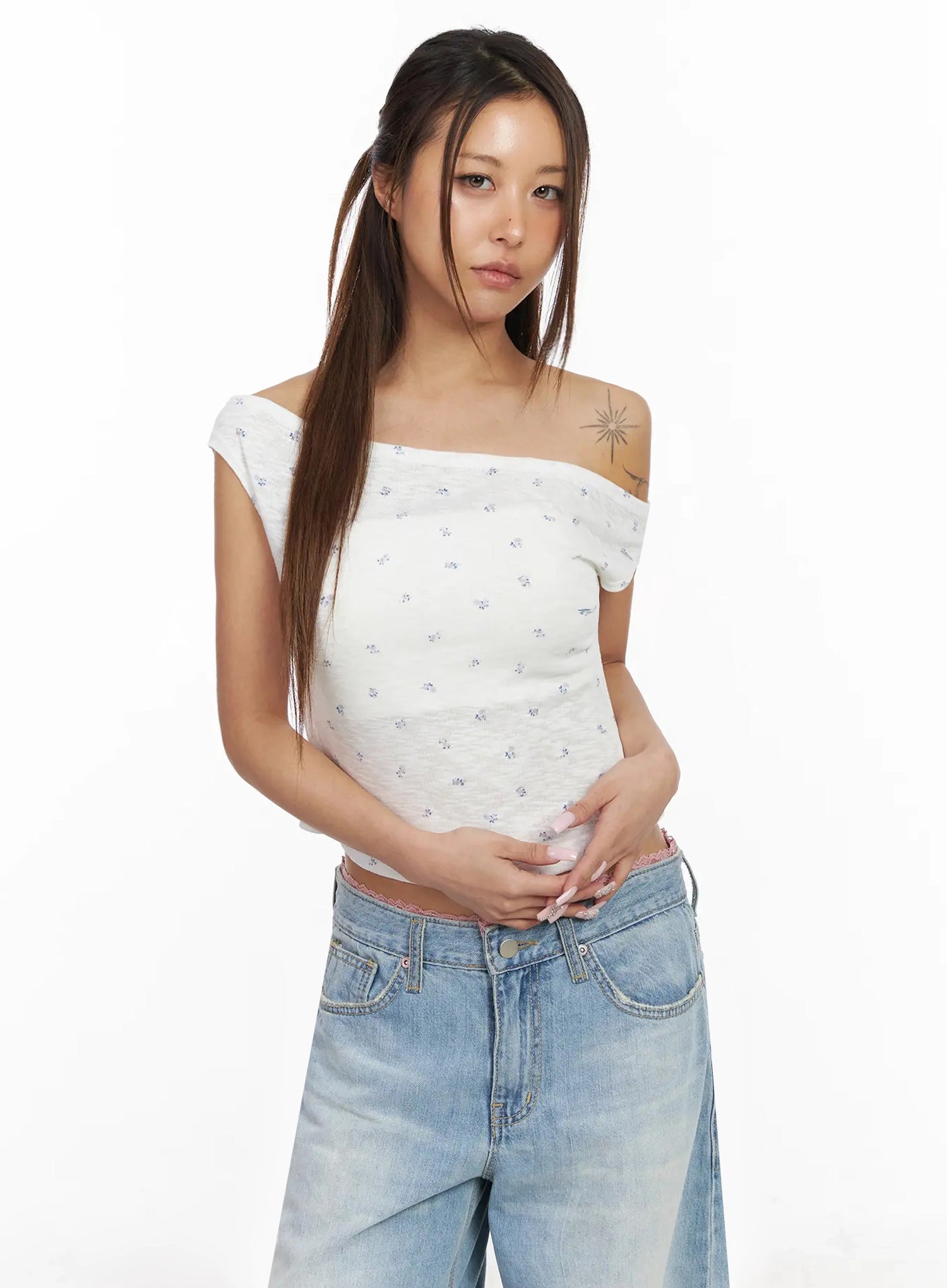 asymmetric-floral-off-shoulder-crop-top-iy514