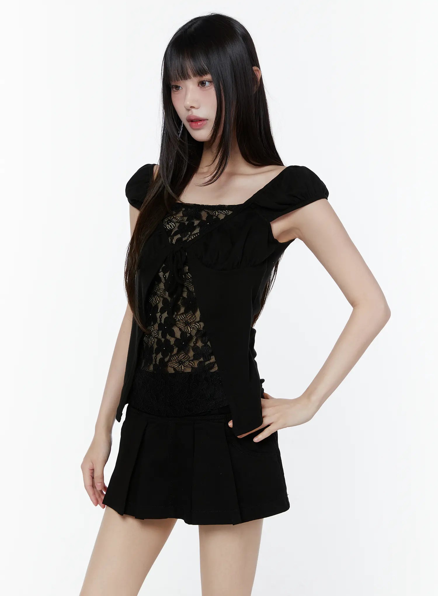 layered-lace-puff-sleeve-tee-cu505 / Black