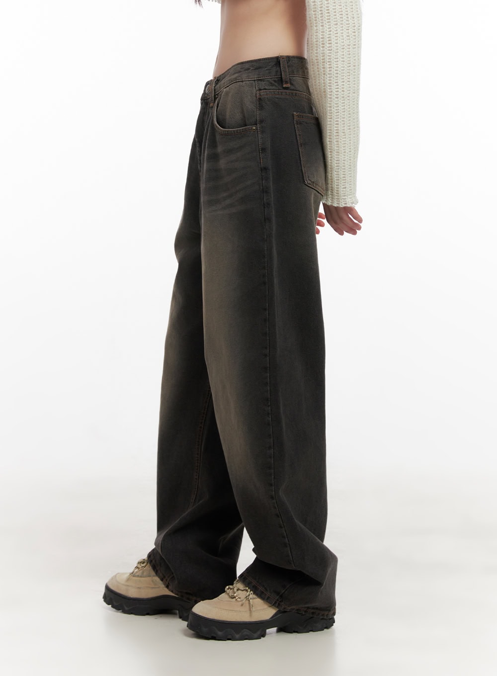 Celina Washed Baggy Wide-Leg Jeans CD426 in black, close-up side shot waist to hem on model, washed denim showing low-rise waistband, side pocket, and voluminous wide-leg drape over chunky sneakers.