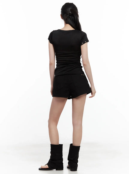 studded-eyelet-slim-fit-tee-cl501