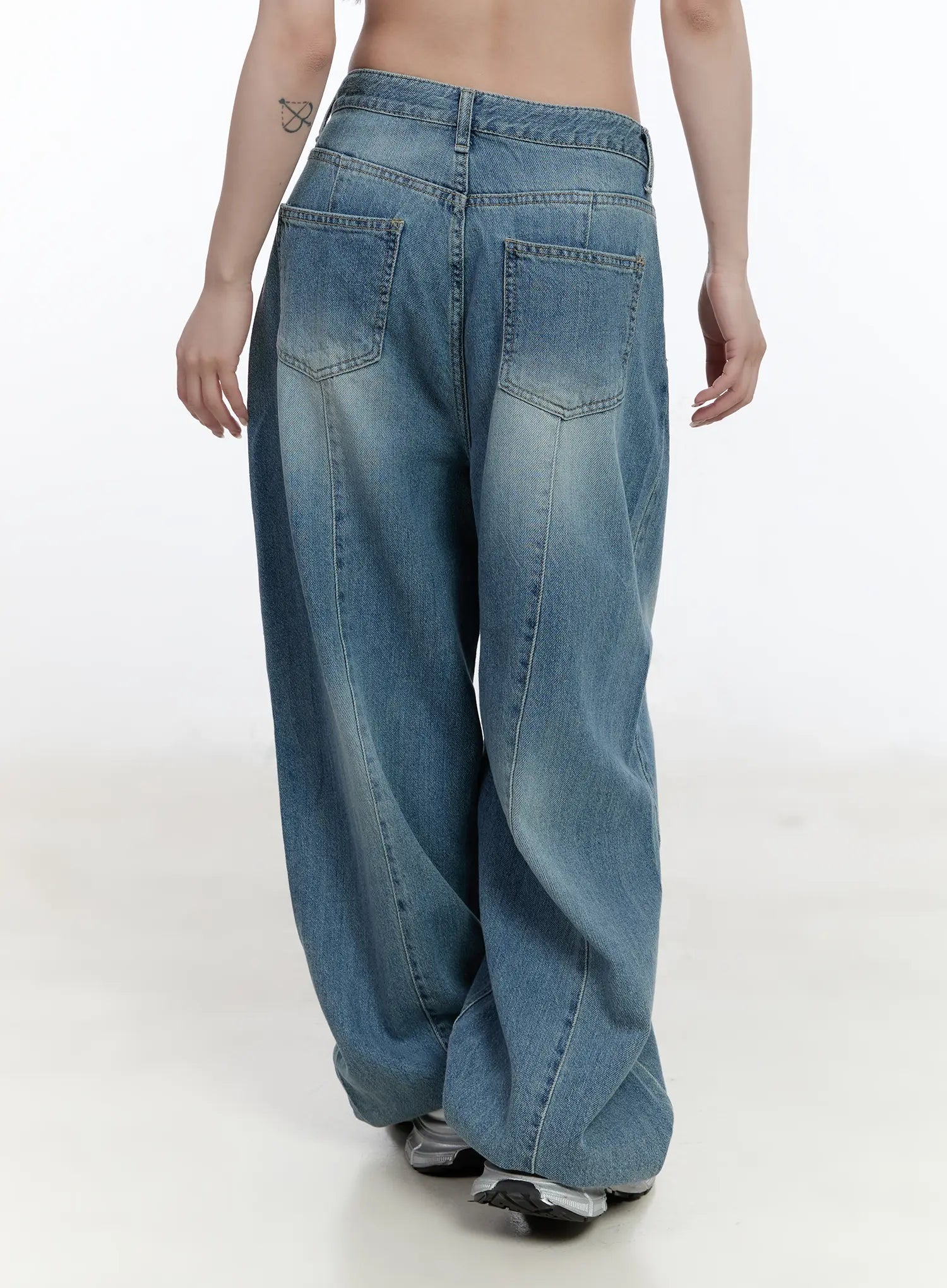 clar-washed-wide-leg-jeans-ca503