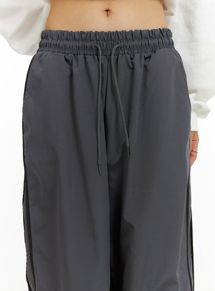 nylon-banded-wide-fit-pants-ca430