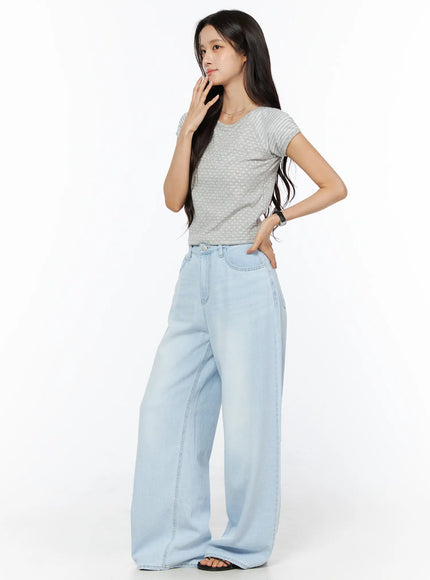 Polka Dot Striped Crop Tee CU522 in gray, three-quarter side full-length shot on model, fitted polka dot crop tee with striped raglan sleeves, paired with wide-leg light blue jeans.