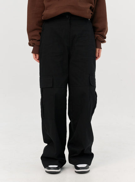 straight-fit-cargo-pants-in302