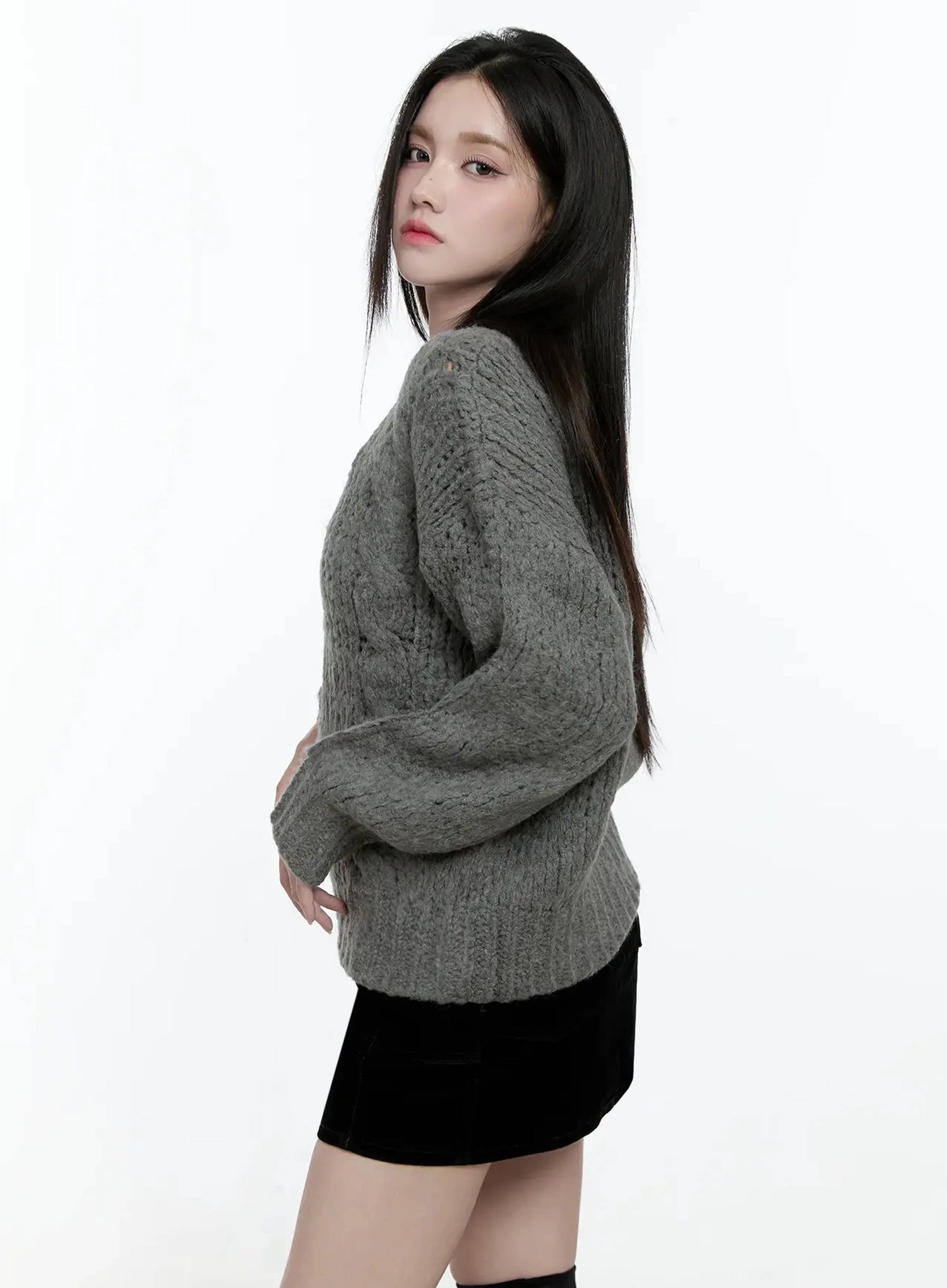 chunky-cable-knit-v-neck-sweater-io527