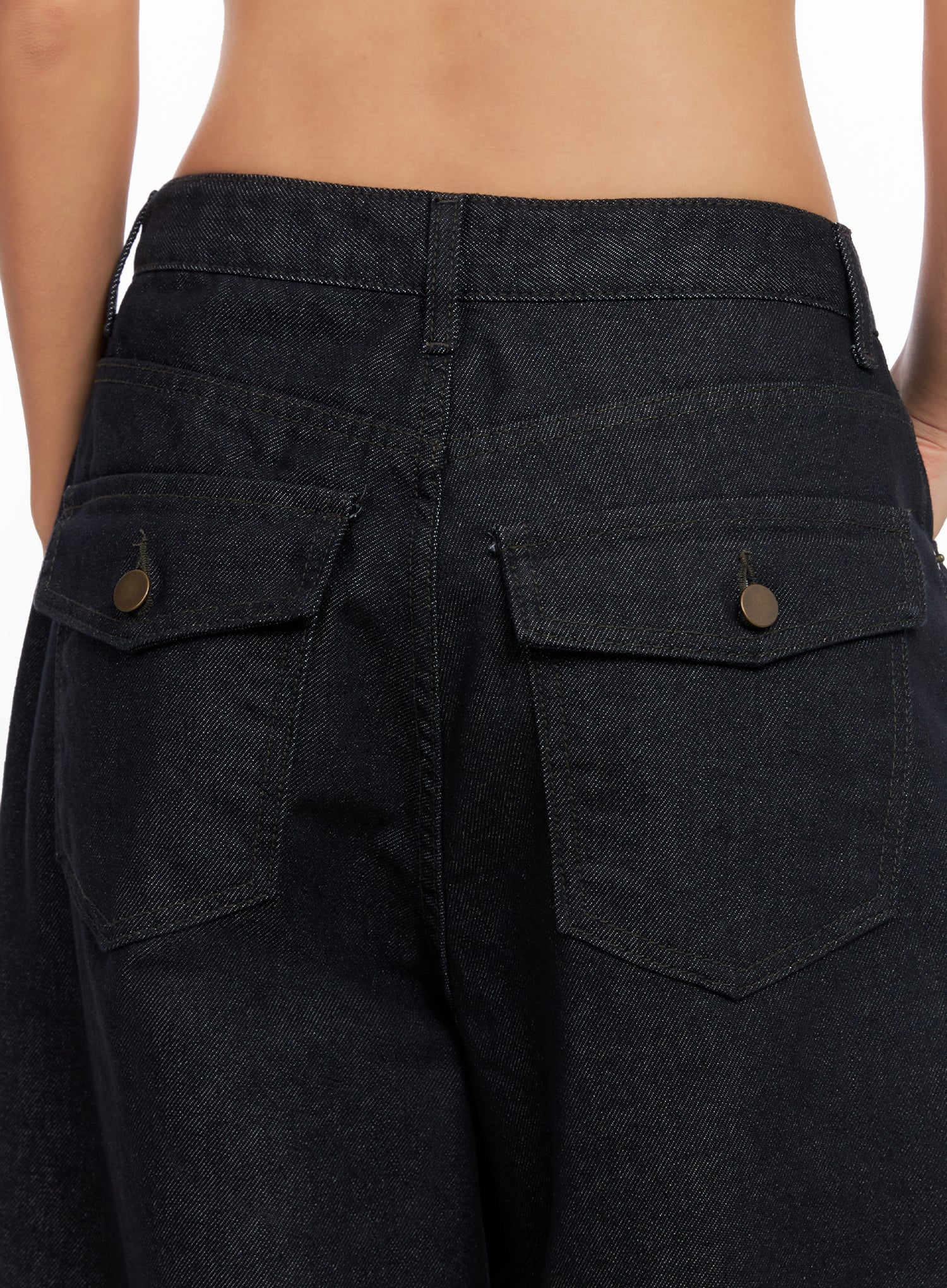 Miller Balloon Baggy Jeans CO515 in dark blue, back close-up detail on model, dual flap back pockets with brass snap buttons, center seam, raw cotton denim texture.