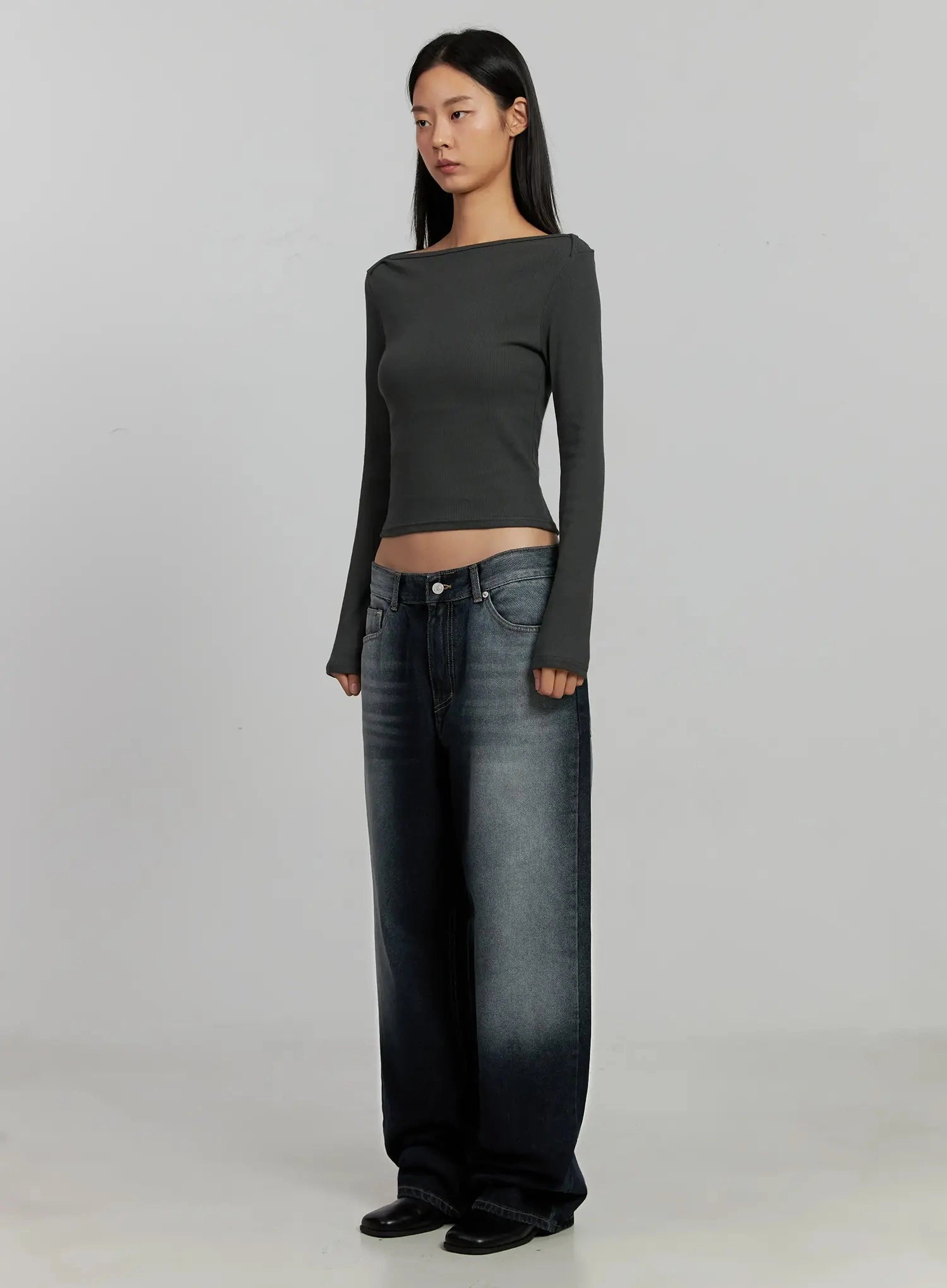 Chaya Washed Wide Jeans IJ505 in dark blue, three-quarter front-side view on model, wide-leg washed cotton denim with low rise, styled with grey crop top, black boots.