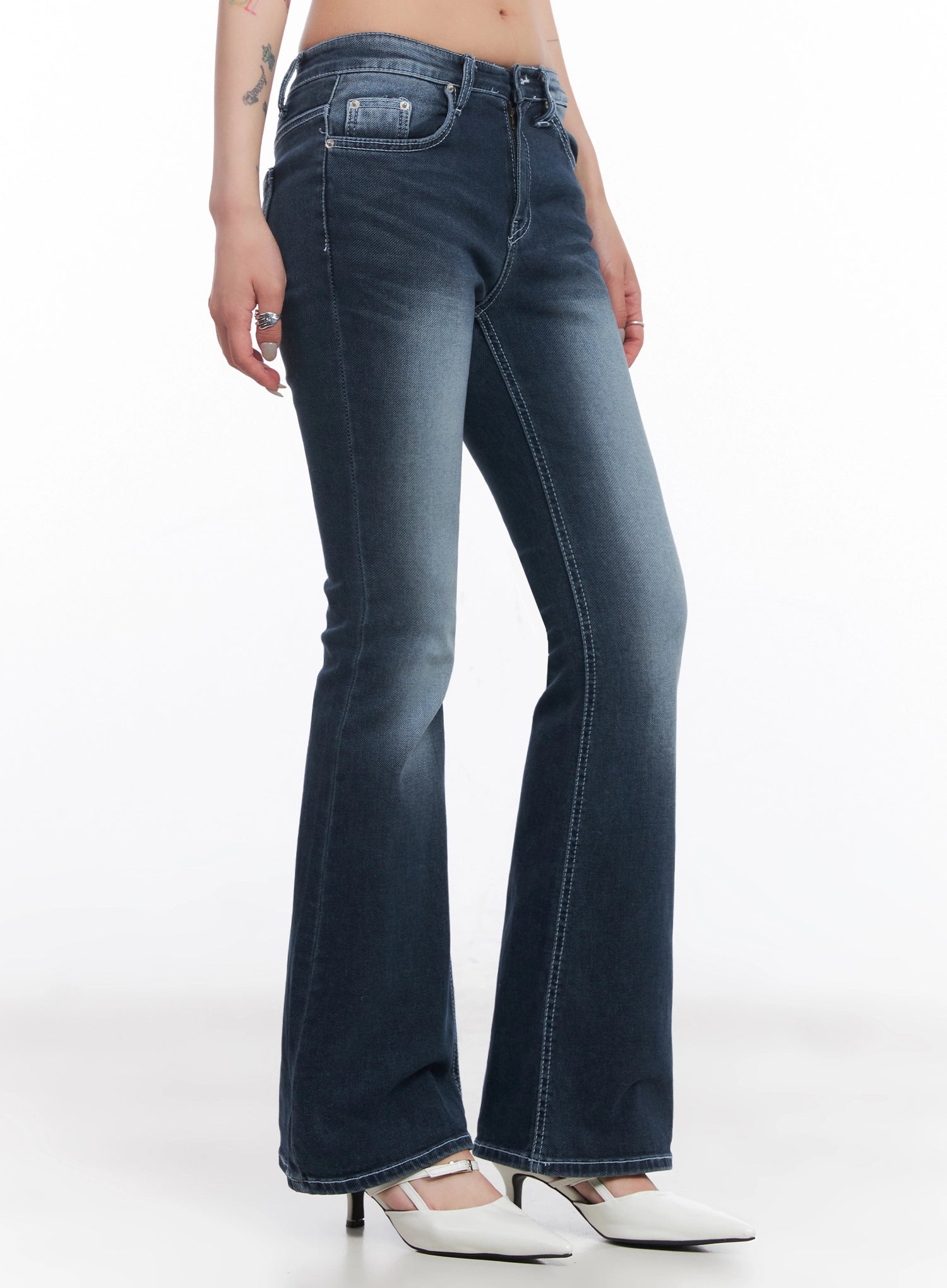 xinyu-low-rise-flared-denim-pants-ic503