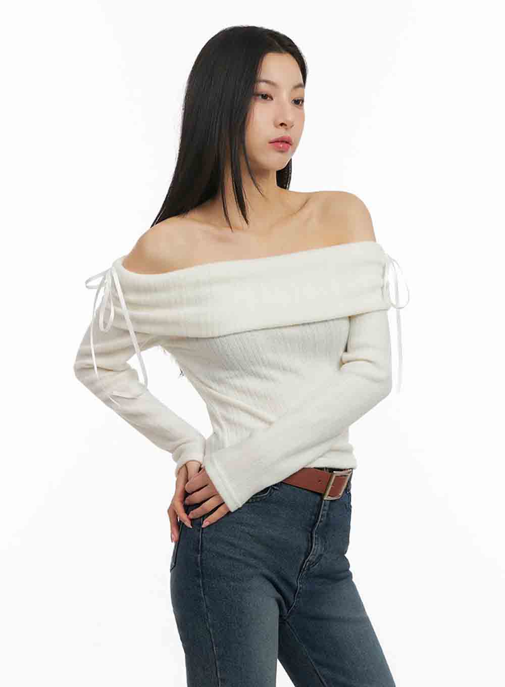 off-shoulder-slim-fit-ribbon-sweater-ij503