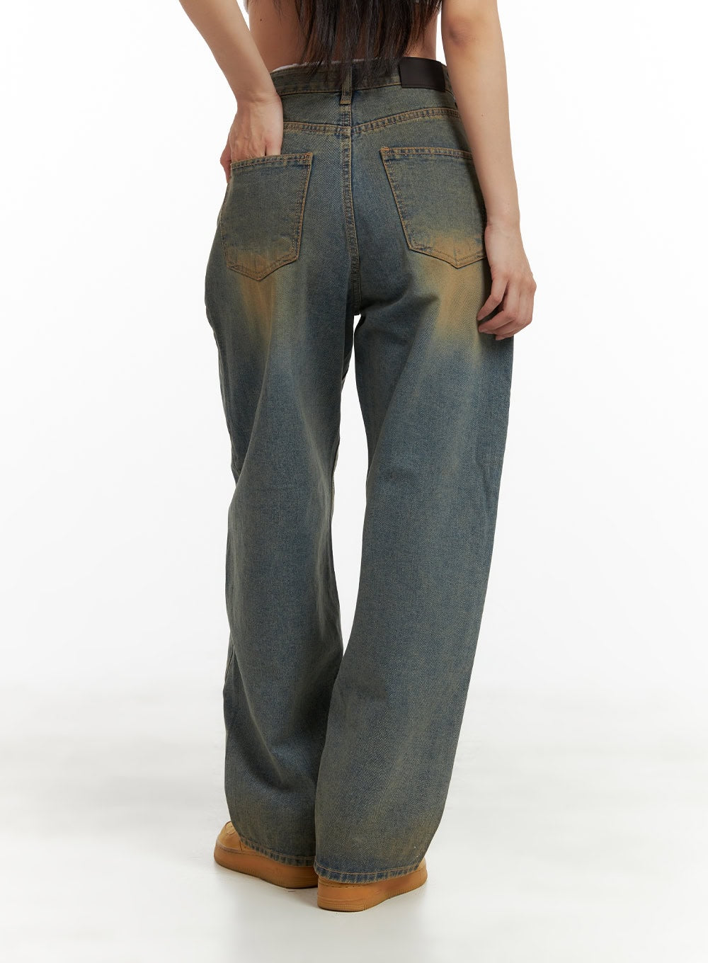 Low Rise Straight Jeans CA424 in dark blue, full back view on model, wide straight leg with vintage wash fade and back patch pockets, paired with tan sneakers.