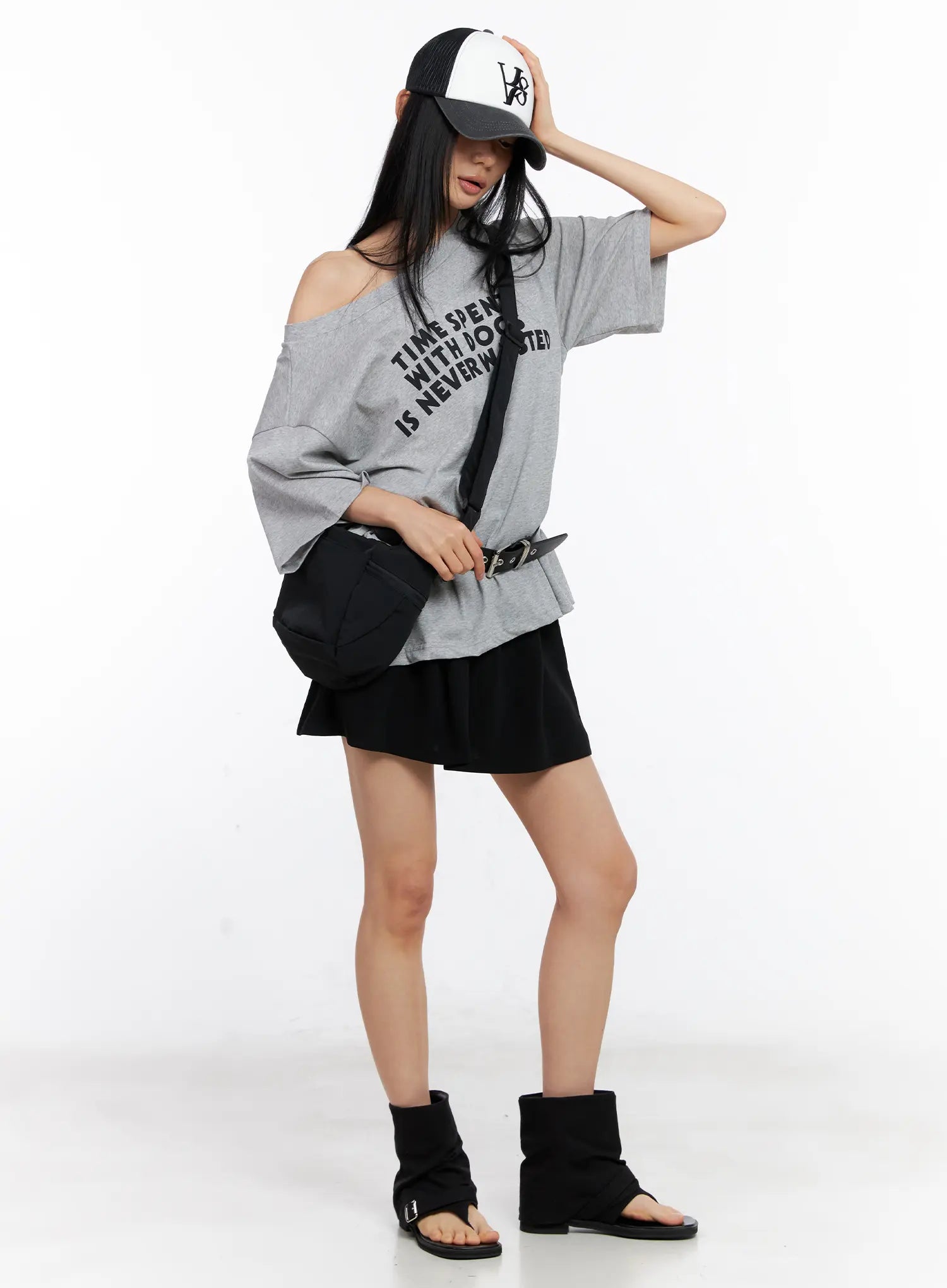 off-shoulder-relaxed-fit-graphic-tee-cl530