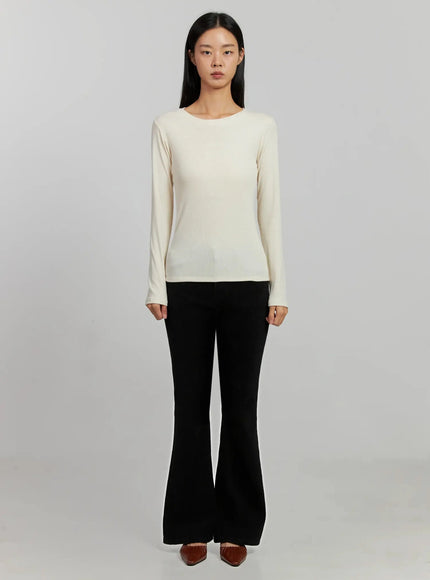 ribbed-knit-long-sleeve-top-ij505