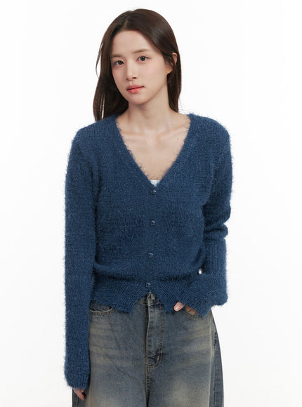 fuzzy-v-neck-buttoned-crop-cardigan-ij510