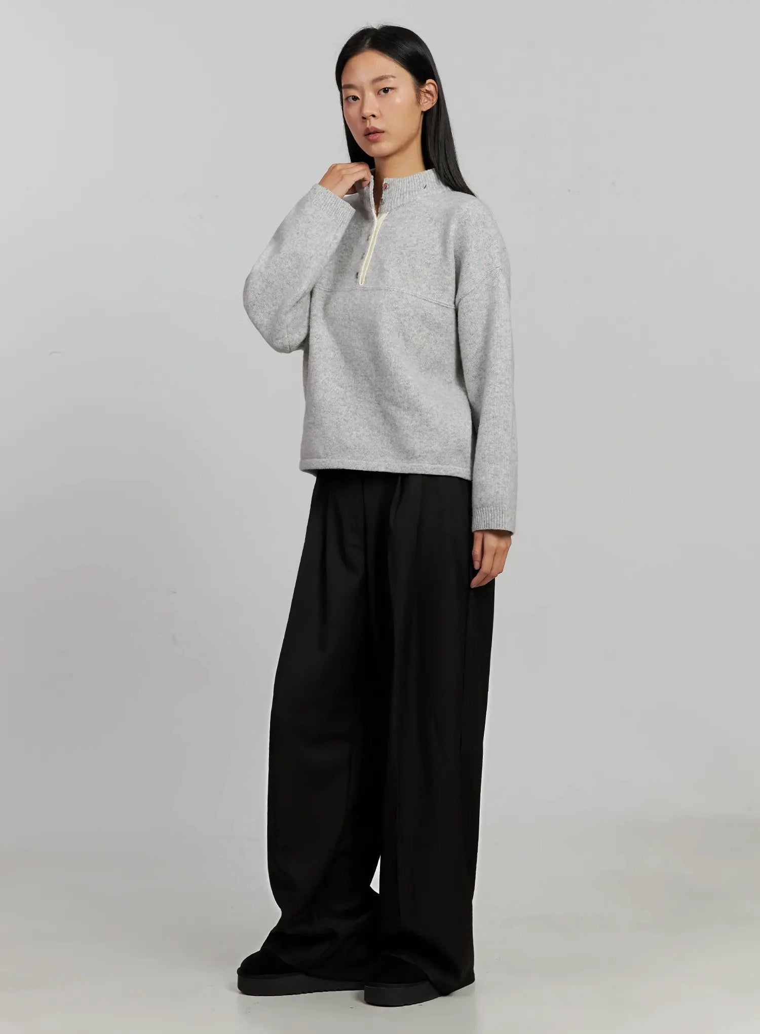 contrast-collar-knit-top-ij505