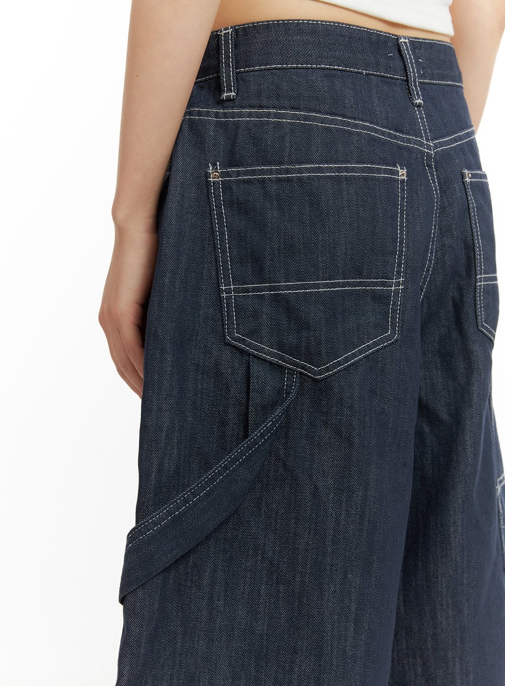 Solid Wide-Leg Bermuda Jorts CY414 in dark blue, close-up back detail on model, featuring structured back patch pocket with bold white contrast stitching and wide-leg drape.